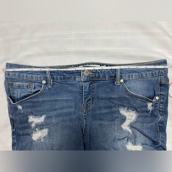 Torrid Denim Shorts Size 14 Distressed Cuffed Mid-Rise - Picture 8 of 10